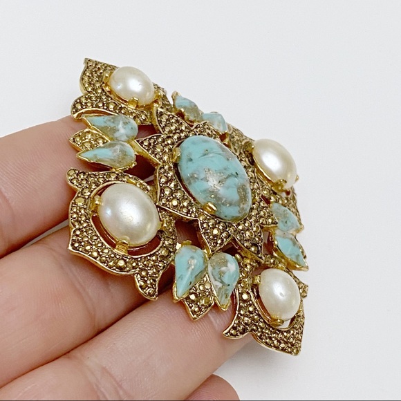 Vintage 1960s Sarah Coventry Signed Faux Pearl Foil Turquoise Cabochon Brooch - Picture 4 of 7